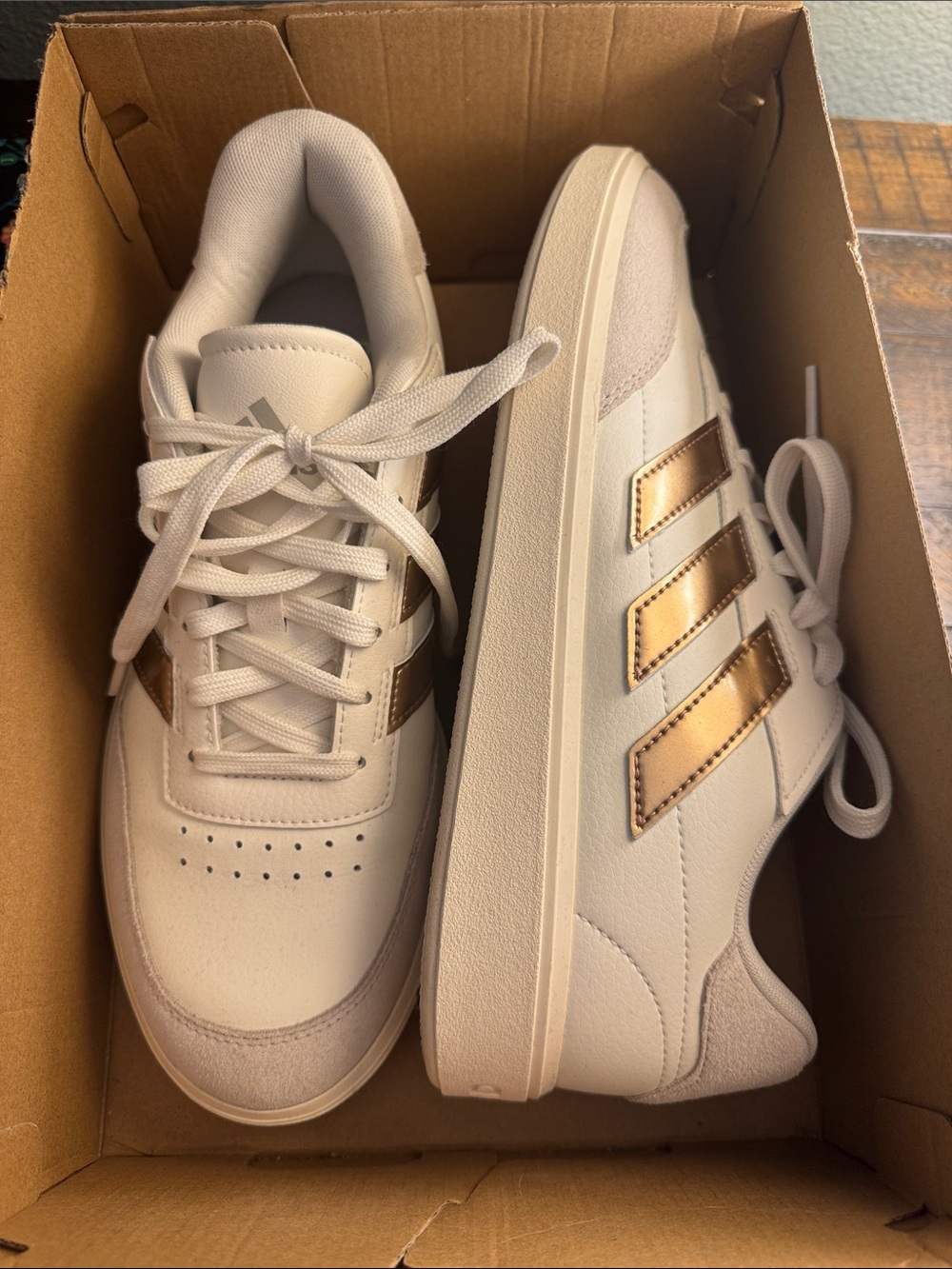 Adidas Court block Sneakers NeW